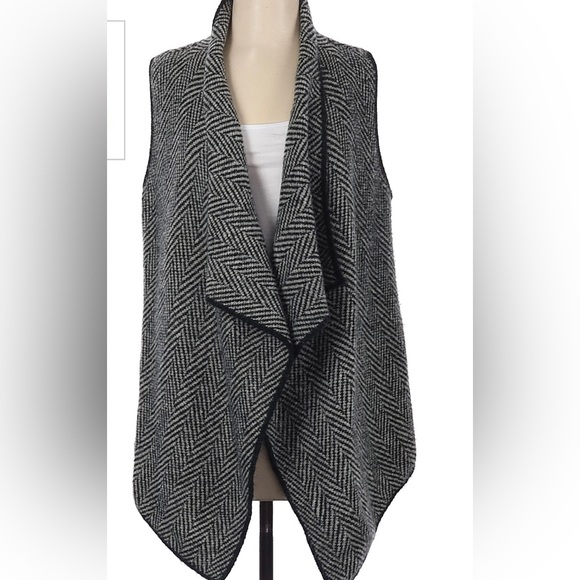 Rebecca Elliot “Kilee” Herringbone Sleeveless Cardigan. Black. Size M. NWT. - Picture 2 of 5